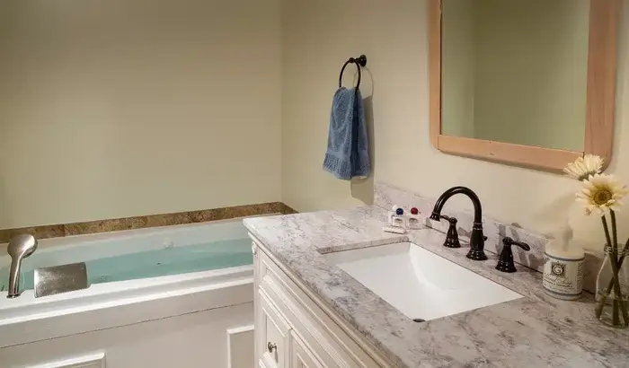 Avonlea, Jewel of the Sea - Jacuzzi Suite in New Shoreham (Block Island)