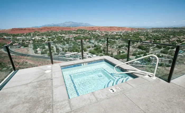 Inn on The Cliff - Jacuzzi Suite in St. George
