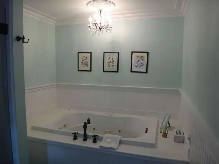 Four Chimneys Inn & Restaurant