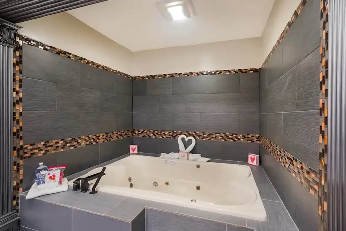 Red Roof Inn Stockton - Jacuzzi Suite in Stockton