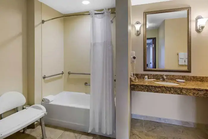 Comfort Suites Seaford - Jacuzzi Suite in Seaford