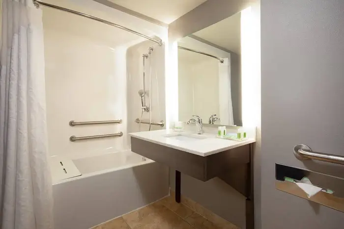 Holiday Inn Valdosta Conference Center By IHG - Jacuzzi Suite in Valdosta