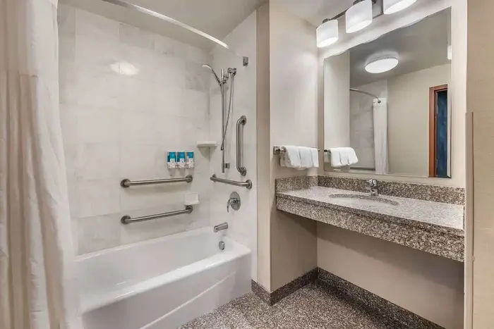 Drury Plaza Hotel Valdosta - Jacuzzi Suite in Valdosta