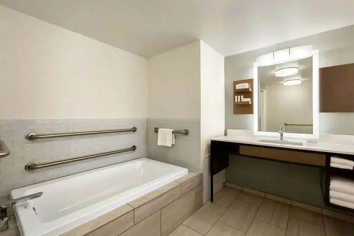 Hilton Garden Inn Tifton - Jacuzzi Suite in Tifton