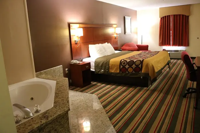 Super 8 by Wyndham Dublin - Jacuzzi Suite in Dublin
