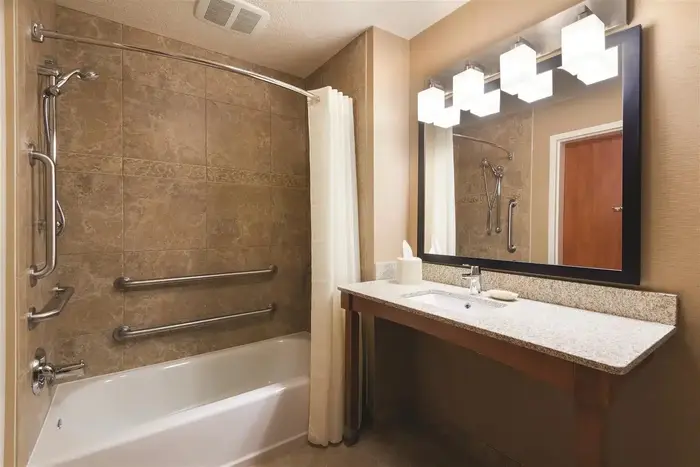 La Quinta Inn & Suites by Wyndham Coeur - Jacuzzi Suite in Coeur d'Alene