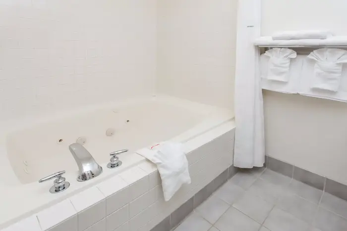 Ramada Limited Decatur - Jacuzzi Suite in Decatur