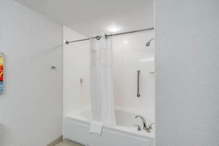 Hampton Inn Bloomington West - Jacuzzi Suite in Bloomington