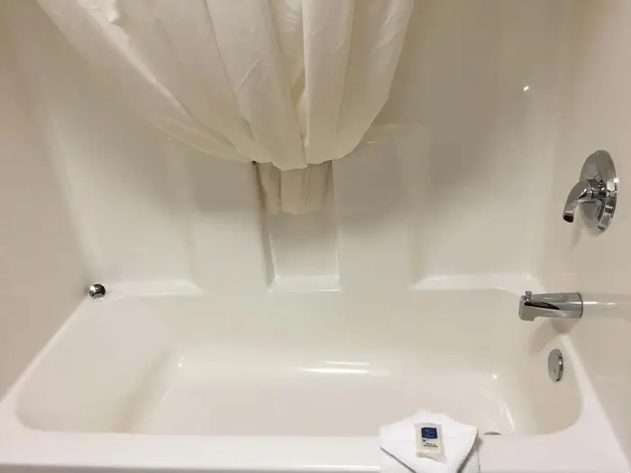 AmericInn by Wyndham Oswego - Jacuzzi Suite in Oswego