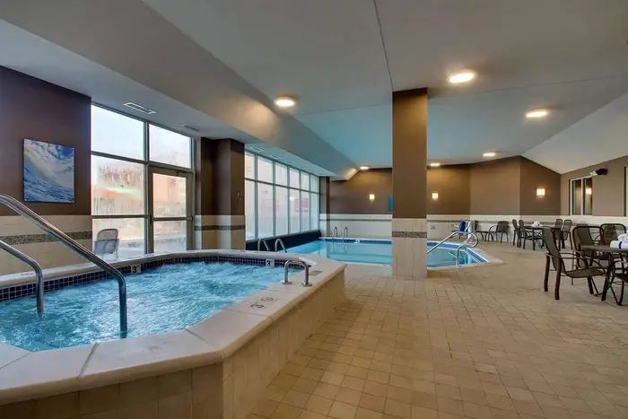 Drury Inn & Suites Iowa City Coralville - Jacuzzi Suite in Coralville