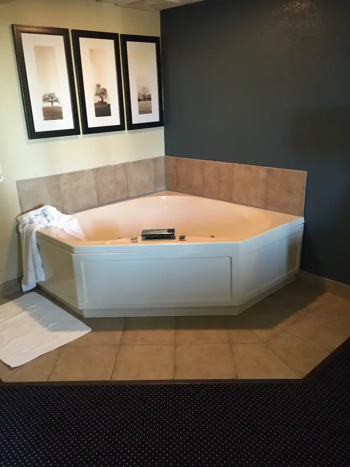 AmericInn by Wyndham Fort Dodge - Jacuzzi Suite in Fort Dodge