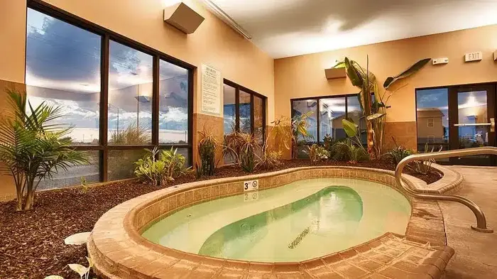 Best Western Plus Night Watchman Inn & Suites - Jacuzzi Suite in Greensburg