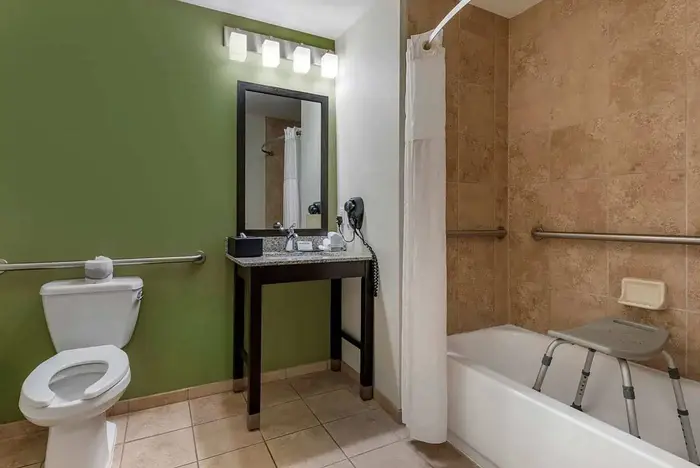 Sleep Inn & Suites Oakley - Jacuzzi Suite in Oakley