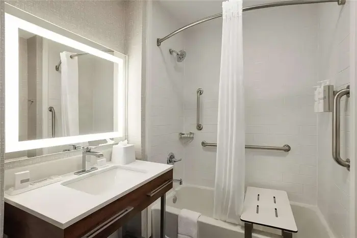 Hampton Inn Derby - Jacuzzi Suite in Derby