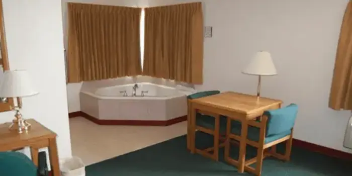 Country Haven Inn Hillsboro - Jacuzzi Suite in Hillsboro