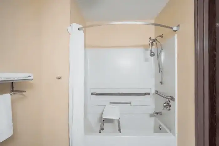 Super 8 by Wyndham Campbellsville KY - Jacuzzi Suite in Campbellsville