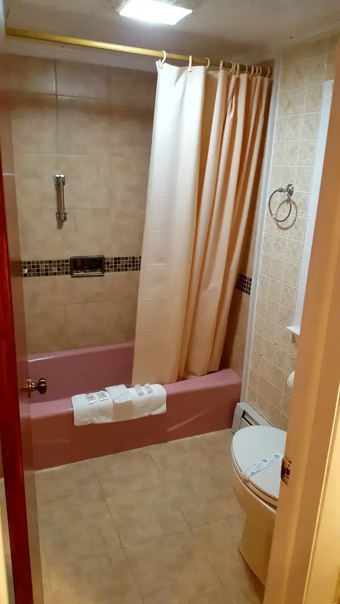 Stucco Lodge - Jacuzzi Suite in Veazie