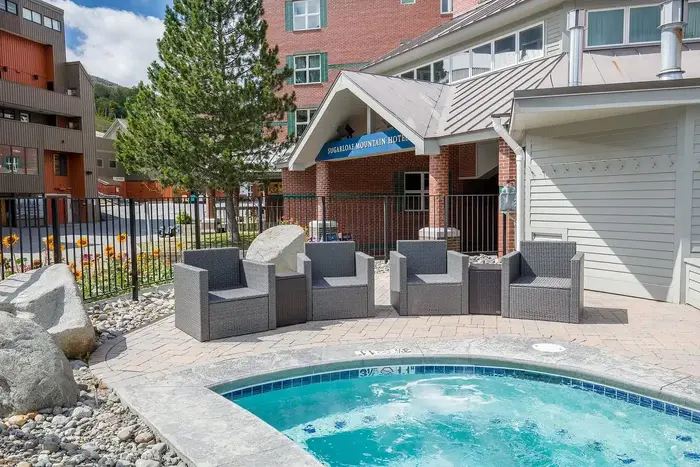 Sugarloaf Mountain Hotel - Jacuzzi Suite in Carrabassett Valley