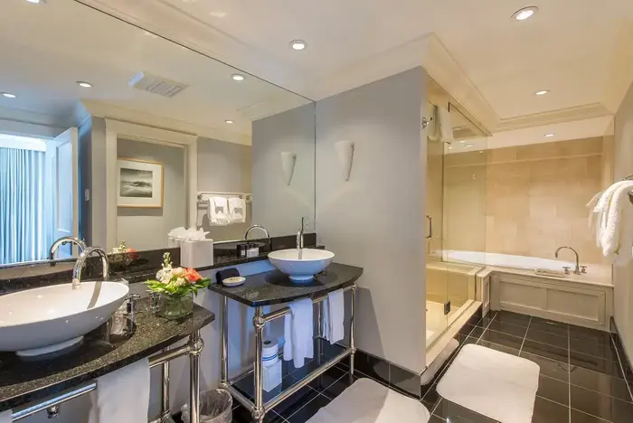 Breakwater Inn - Jacuzzi Suite in Kennebunkport