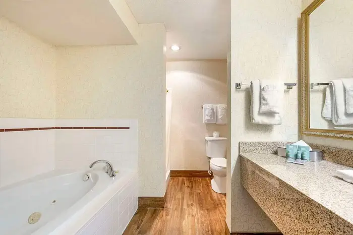 Best Western Westminster Hotel - Jacuzzi Suite in Westminster