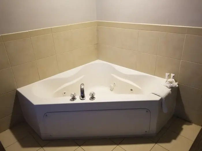 Country Inn & Suites by Radisson, Baltimore - Jacuzzi Suite in Rosedale