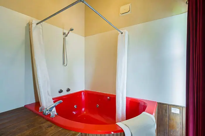 Quality Inn & Suites Frostburg - Jacuzzi Suite in Frostburg