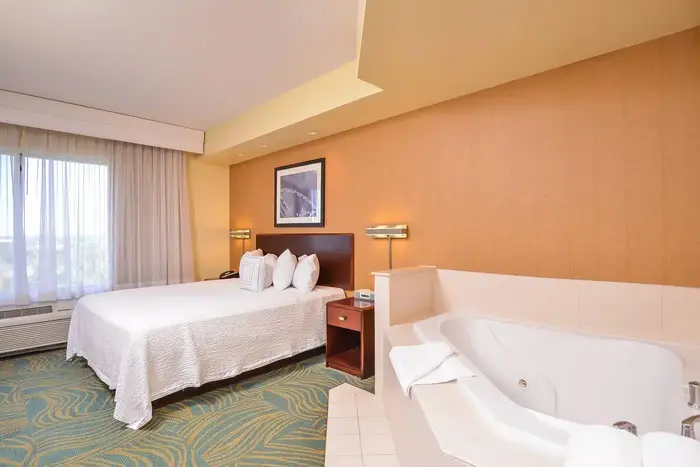 SpringHill Suites by Marriott Arundel Mills - Jacuzzi Suite in Hanover