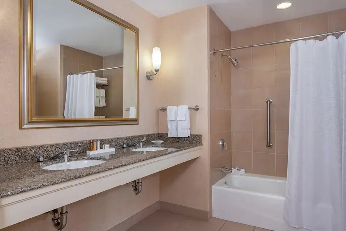 Wellsworth Hotel - Jacuzzi Suite in Southbridge