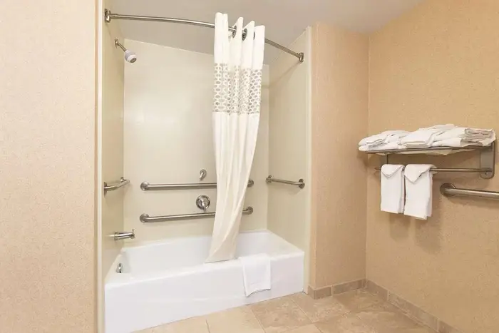 Hampton Inn & Suites Greenfield - Jacuzzi Suite in Greenfield