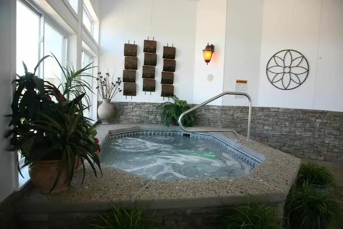 Top Mast Resort - Jacuzzi Suite in North Truro