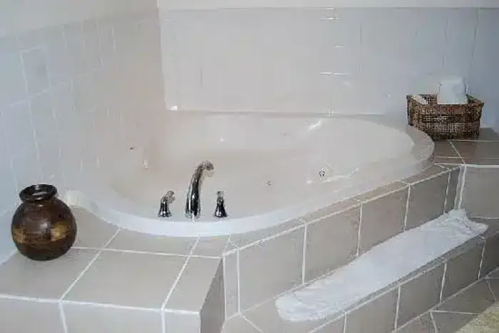 Yarmouth Resort - Jacuzzi Suite in West Yarmouth, Yarmouth