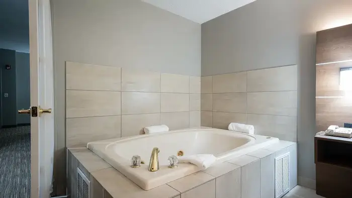 Holiday Inn Express & Suites Bad Axe - Jacuzzi Suite in Bad Axe