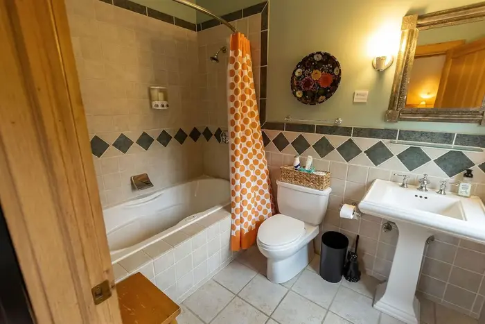 Tettegouche Lodge - Jacuzzi Suite in Silver Bay