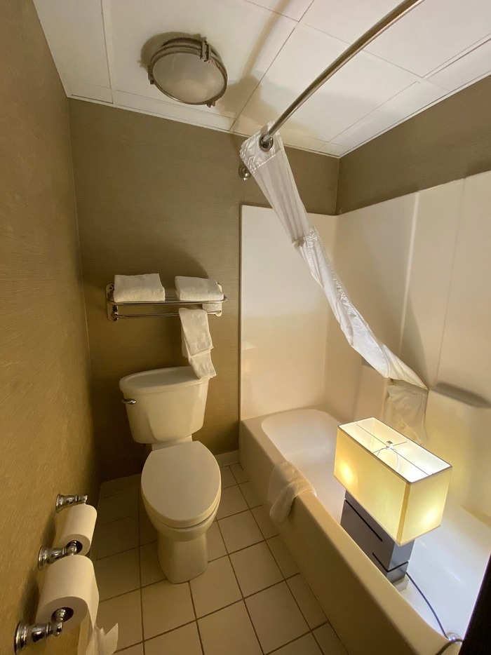 Baymont By Wyndham Brooklyn Center - Jacuzzi Suite in Brooklyn Center