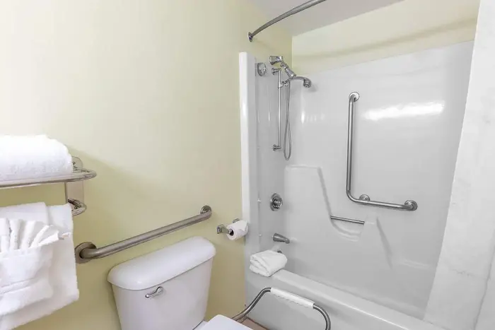 Fireside Inn & Suites West Lebanon - Jacuzzi Suite in Lebanon