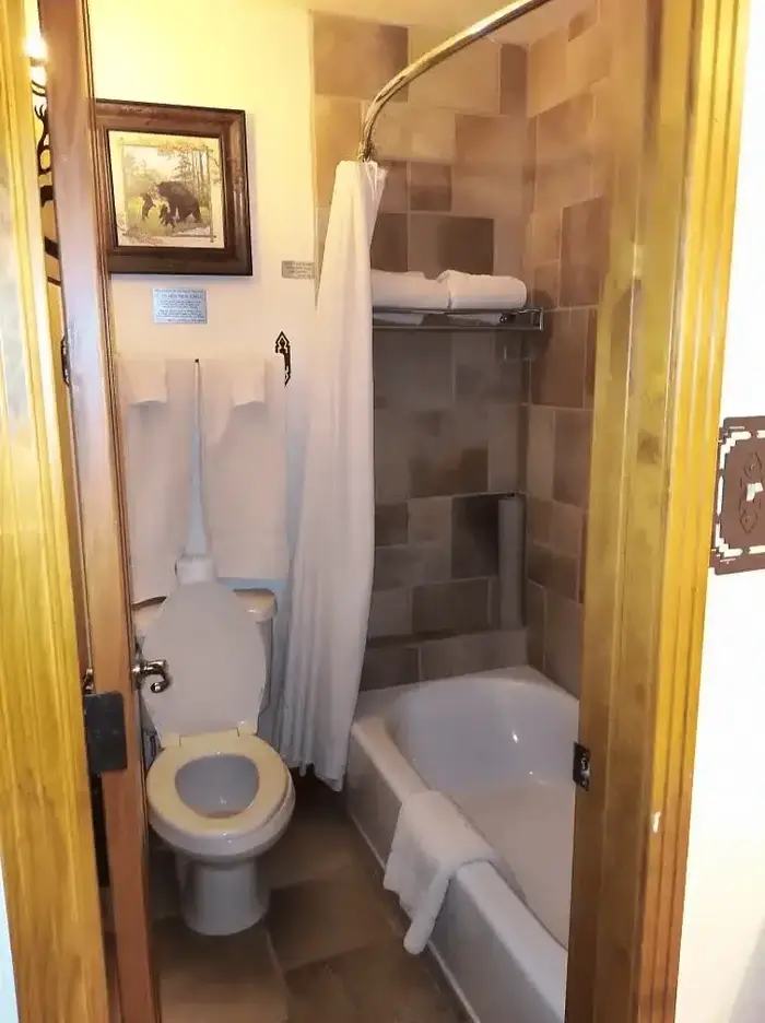 Alpine Village Suites - Jacuzzi Suite in Taos Ski Valley