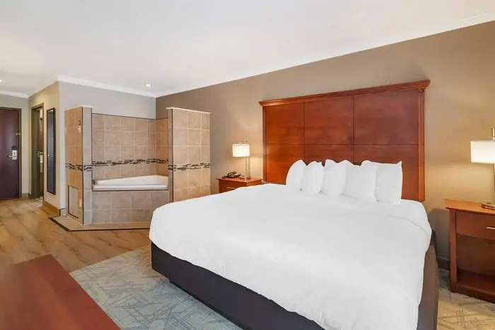 Syracuse Grand - Jacuzzi Suite in Liverpool