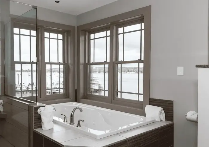 Chautauqua Harbor Hotel-Jamestown - Jacuzzi Suite in Celoron