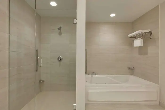 Hilton Garden Inn Rochester/University - Jacuzzi Suite in Rochester