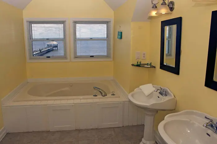 Inn at Corolla Light - Jacuzzi Suite in Corolla