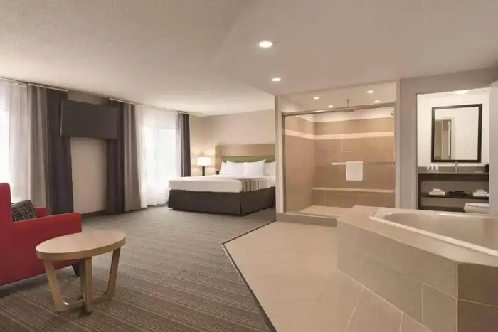 Country Inn & Suites by Radisson, Raleigh - Jacuzzi Suite in Morrisville