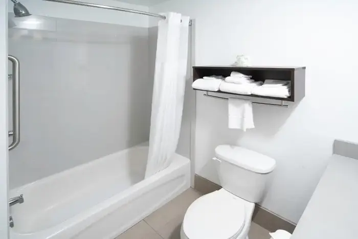 Country Inn & Suites by Radisson, Rocky - Jacuzzi Suite in Rocky Mount