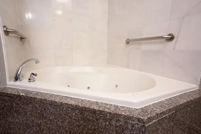 Drury Inn & Suites Columbus Grove City - Jacuzzi Suite in Grove City