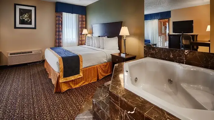 Best Western Richland Inn-Mansfield - Jacuzzi Suite in Mansfield