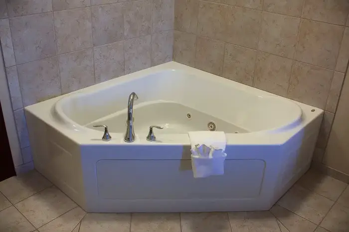 Holiday Inn Express & Suites Youngstown - Jacuzzi Suite in Austintown