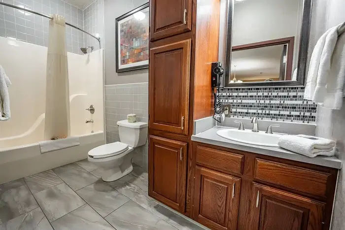 Christopher Inn & Suites - Jacuzzi Suite in Chillicothe