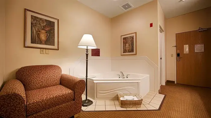 Best Western Wapakoneta Inn - Jacuzzi Suite in Wapakoneta