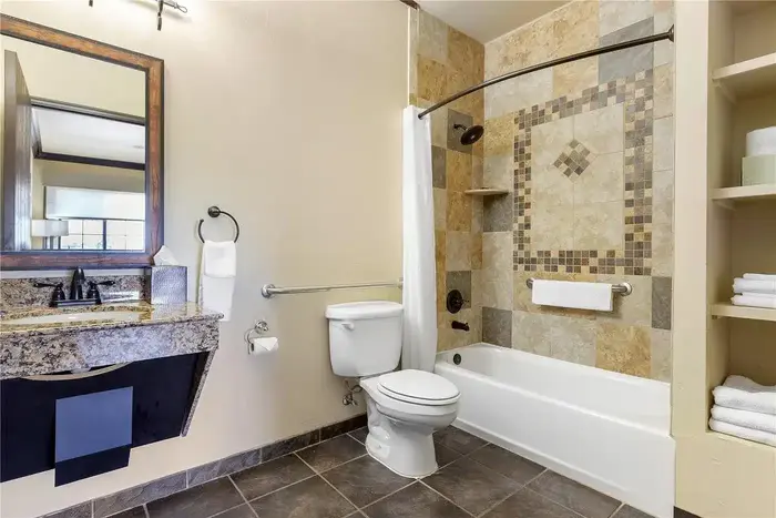 Best Western Plus Cimarron Hotel & Suites - Jacuzzi Suite in Stillwater