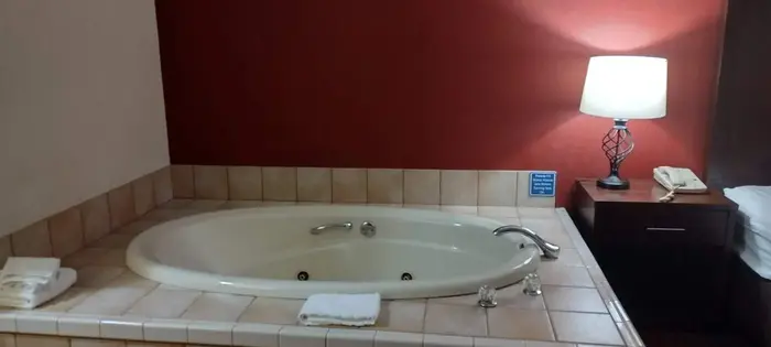 Best Western Dallas Inn & Suites - Jacuzzi Suite in Dallas