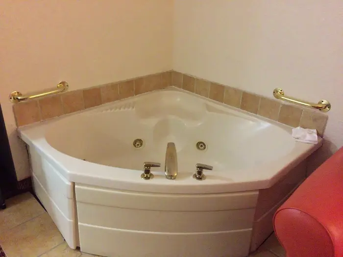 Hawthorn Suites by Wyndham Allentown - Jacuzzi Suite in Fogelsville